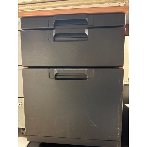 Ladeblok gebruikt - 590 x 425 x 760 mm (hxbxd) Zwart