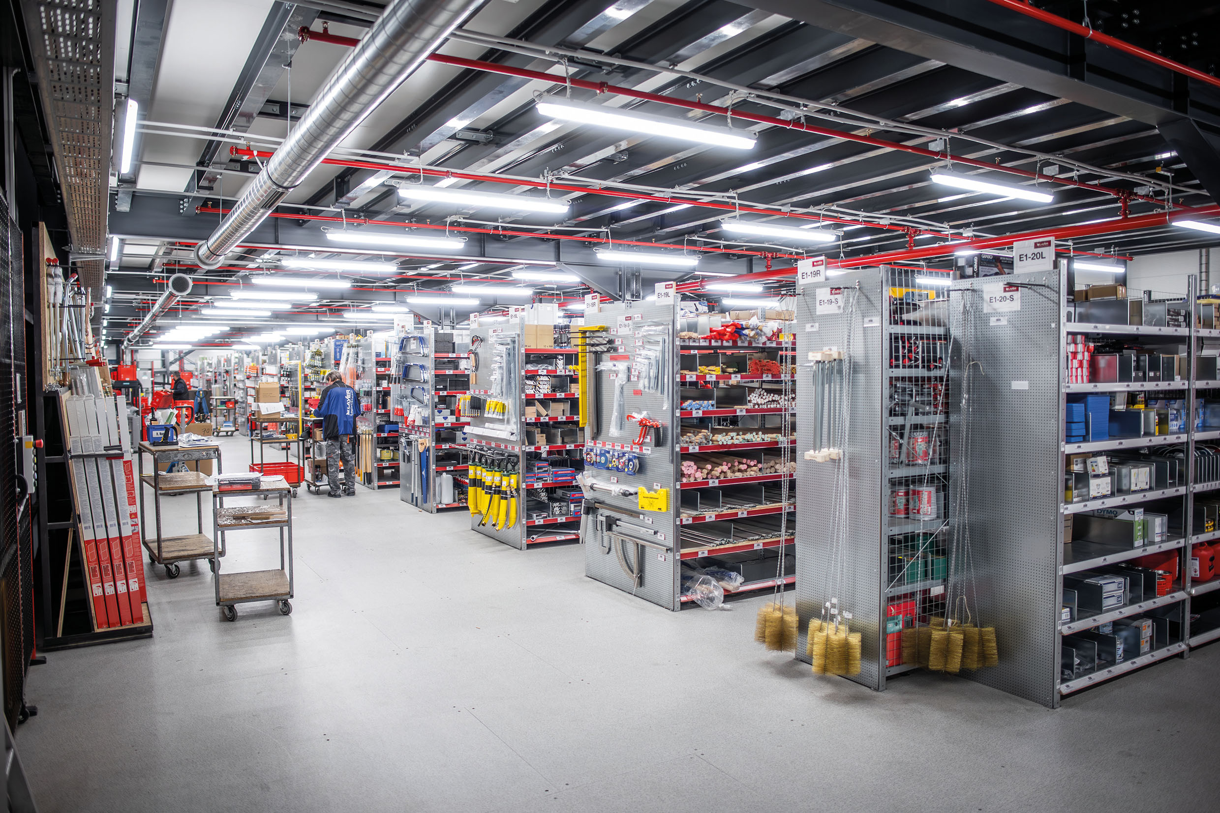 Het belang van lichtinval en verlichting in magazijnen