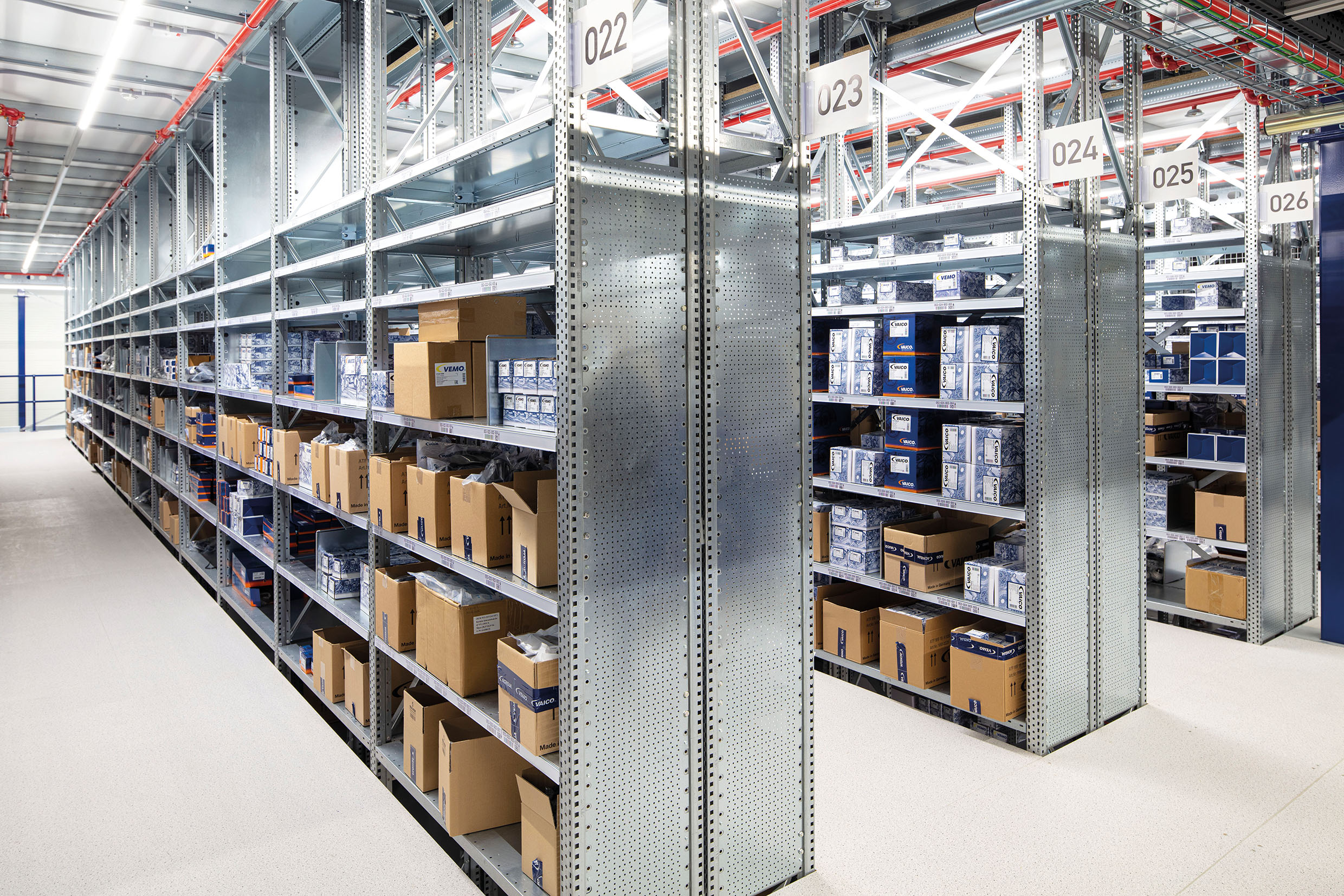 Kleine magazijnen, grote impact: minimalisme in magazijninrichting