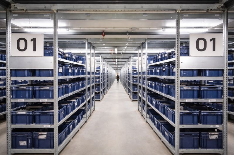 Hoe zorg je voor een overzichtelijke opslagruimte in een klein magazijn?