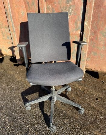 Gebruikte gestoffeerde bureaustoel